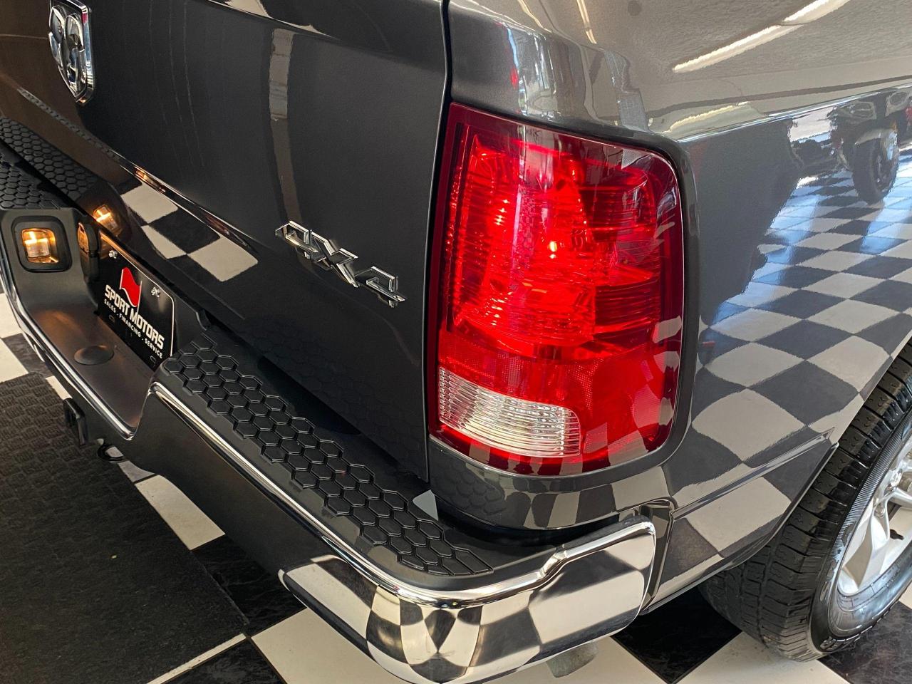 2018 RAM 1500 SLT 5.7L V8 HEMI 4x4 CREW+ApplePlay+CLEAN CARFAX Photo70