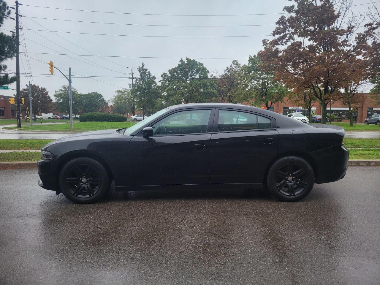 2019 Dodge Charger SXT Photo2