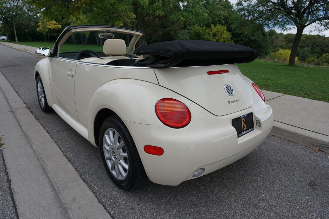 2005 Volkswagen New Beetle AWESOME / 5 SPD / CONVERTIBLE / LOCAL / FUN CAR Photo2