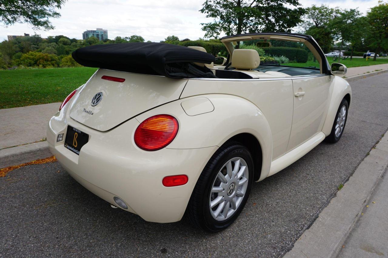 2005 Volkswagen New Beetle AWESOME / 5 SPD / CONVERTIBLE / LOCAL / FUN CAR Photo3