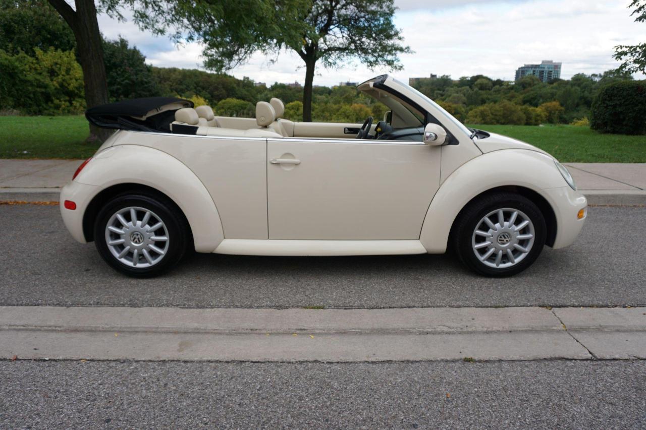 2005 Volkswagen New Beetle AWESOME / 5 SPD / CONVERTIBLE / LOCAL / FUN CAR Photo4