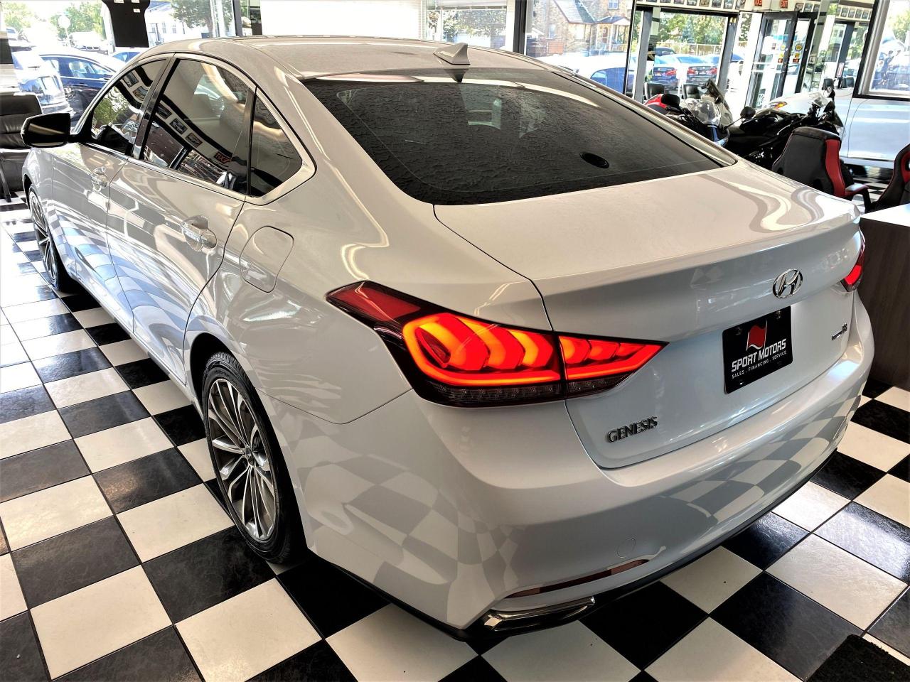 2015 Hyundai Genesis Premium AWD+ApplePlay+Camera+Xenons+CLEAN CARFAX - Photo #2