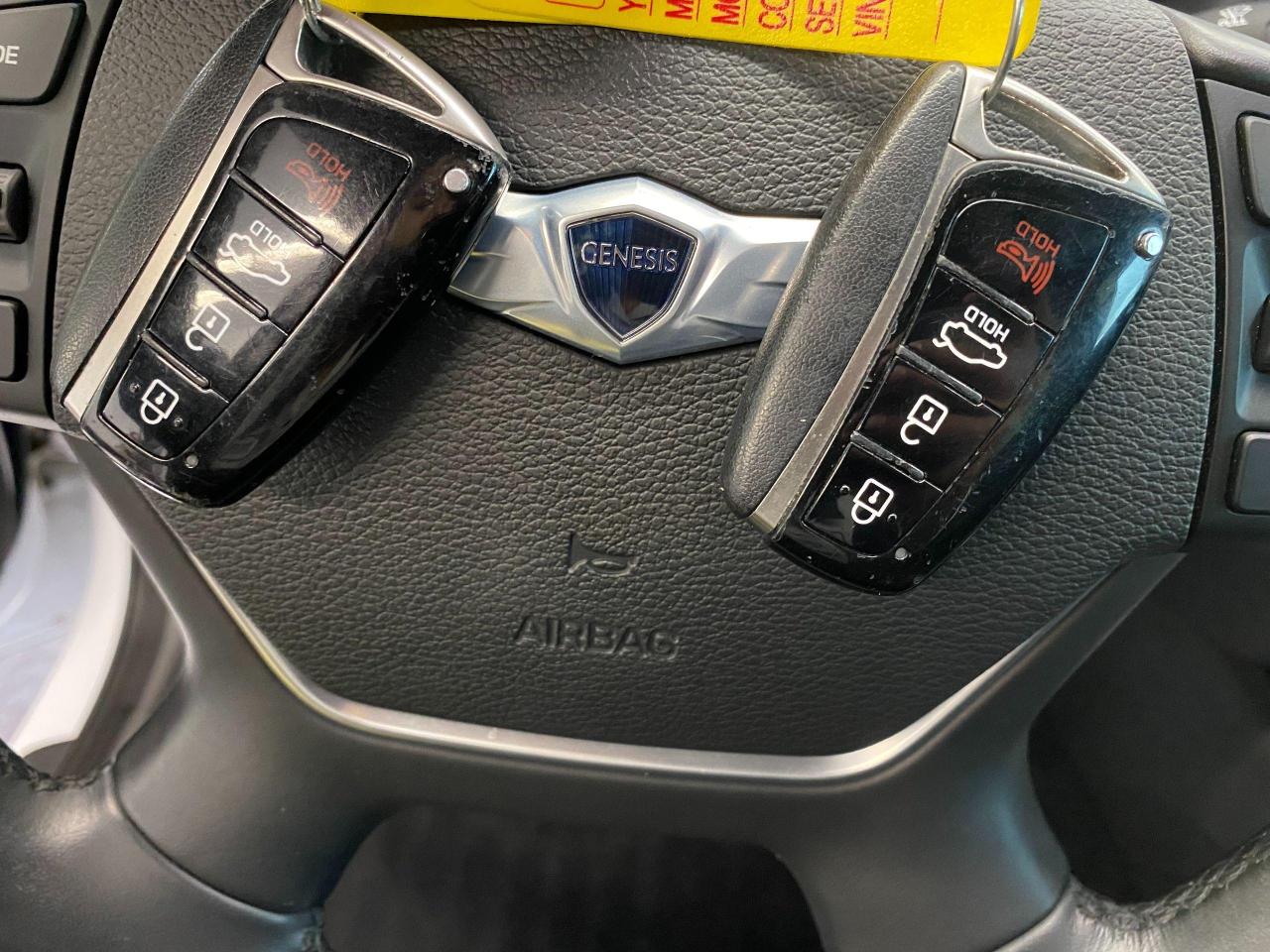 2015 Hyundai Genesis Premium AWD+ApplePlay+Camera+Xenons+CLEAN CARFAX - Photo #16