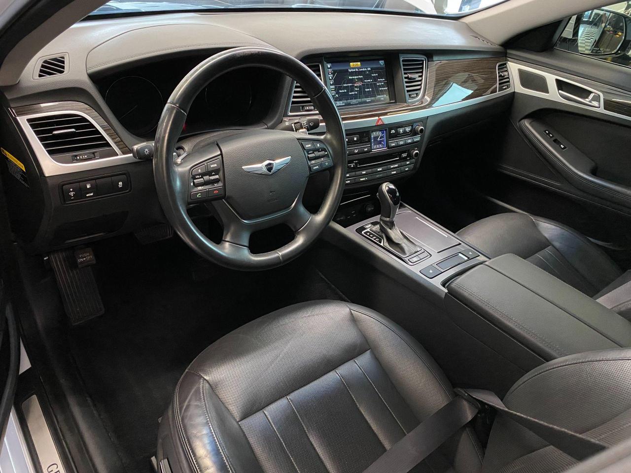2015 Hyundai Genesis Premium AWD+ApplePlay+Camera+Xenons+CLEAN CARFAX - Photo #18