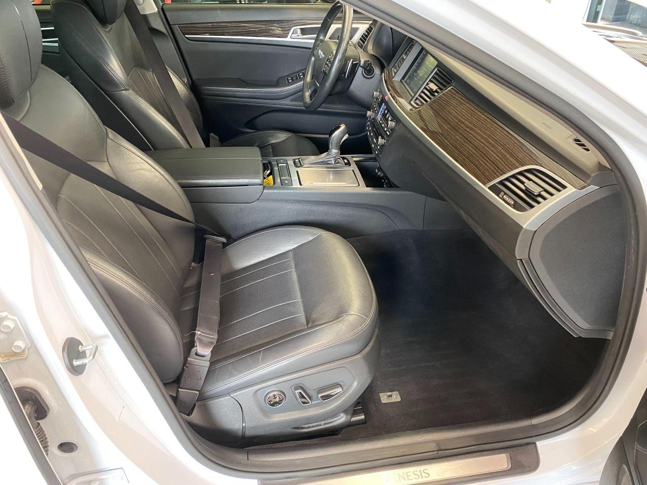2015 Hyundai Genesis Premium AWD+ApplePlay+Camera+Xenons+CLEAN CARFAX - Photo #22