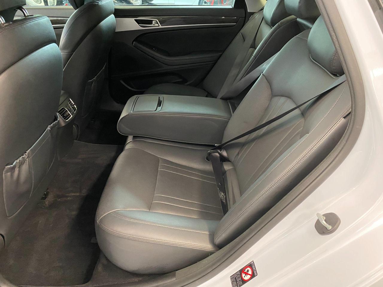 2015 Hyundai Genesis Premium AWD+ApplePlay+Camera+Xenons+CLEAN CARFAX - Photo #24