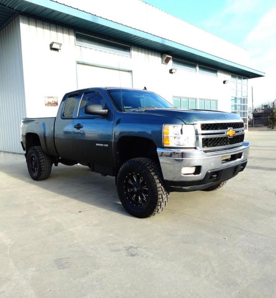 2012 Chevrolet Silverado 2500 HD 4WD Ext Cab LT Photo2
