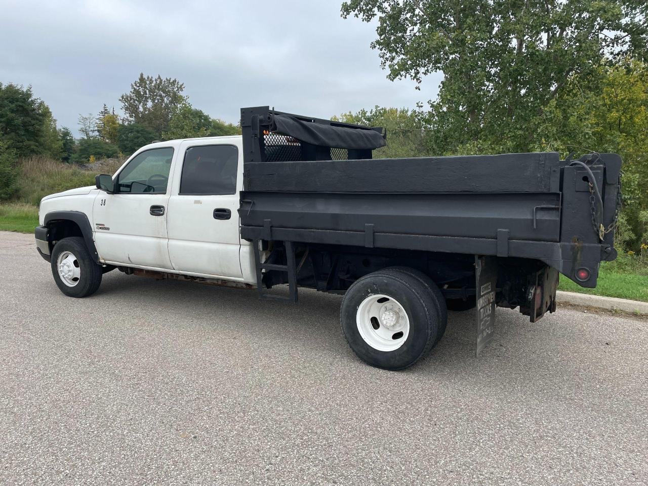 2006 Chevrolet Silverado 3500 CREW CAB 4X4 DUMP TRUCK - Photo #3