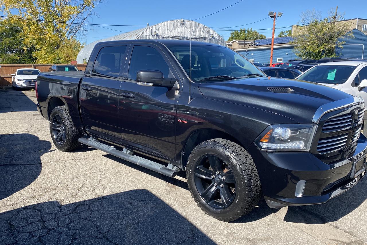 2016 RAM 1500 4WD Crew Cab 140.5" Sport Photo1