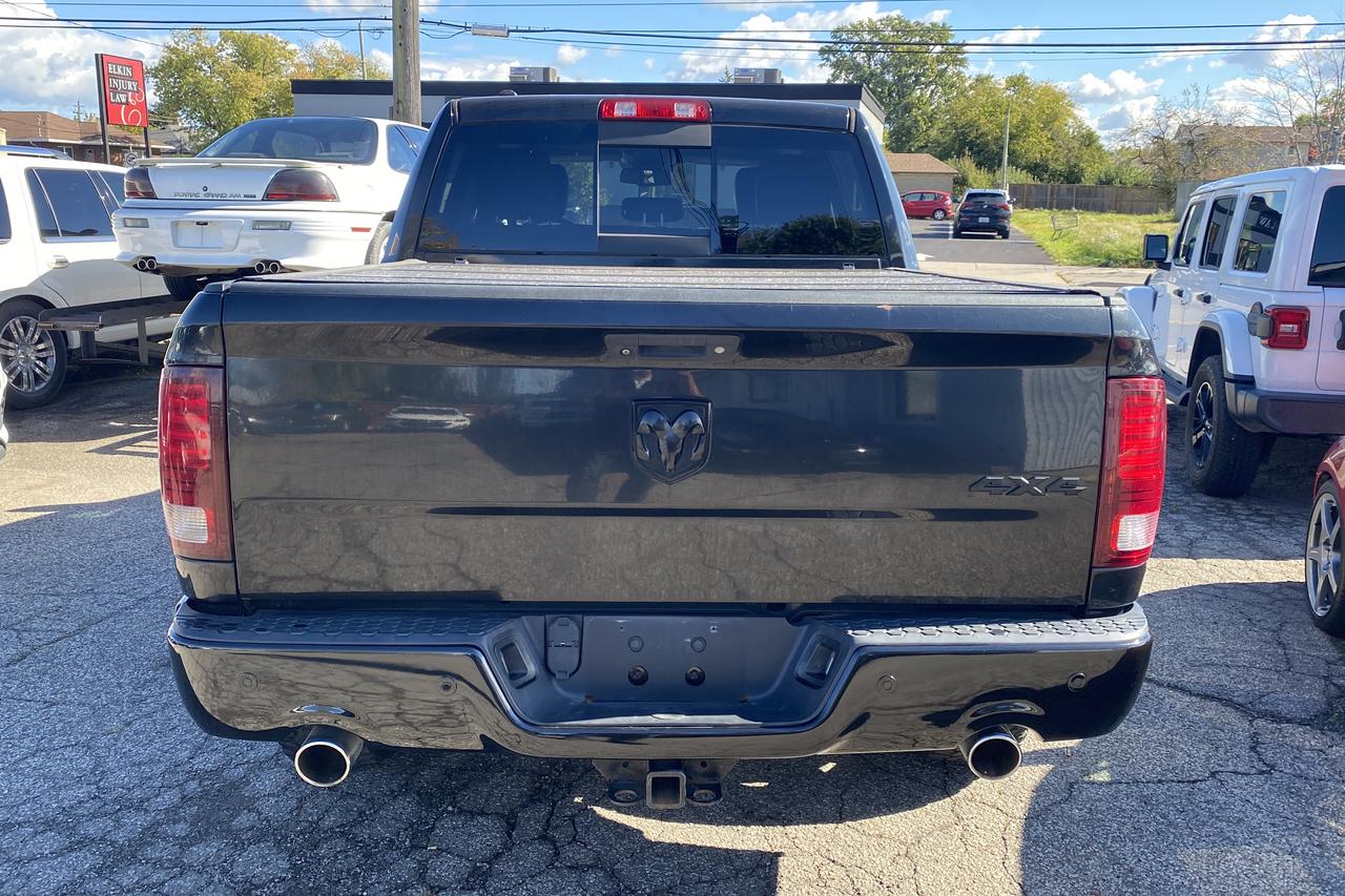 2016 RAM 1500 4WD Crew Cab 140.5" Sport Photo3