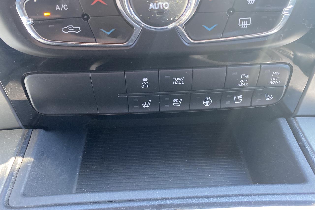2016 RAM 1500 4WD Crew Cab 140.5" Sport Photo