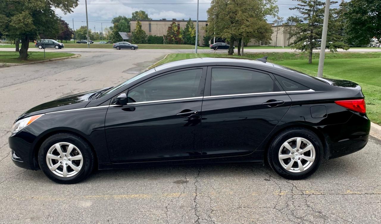 2011 Hyundai Sonata GL Photo3