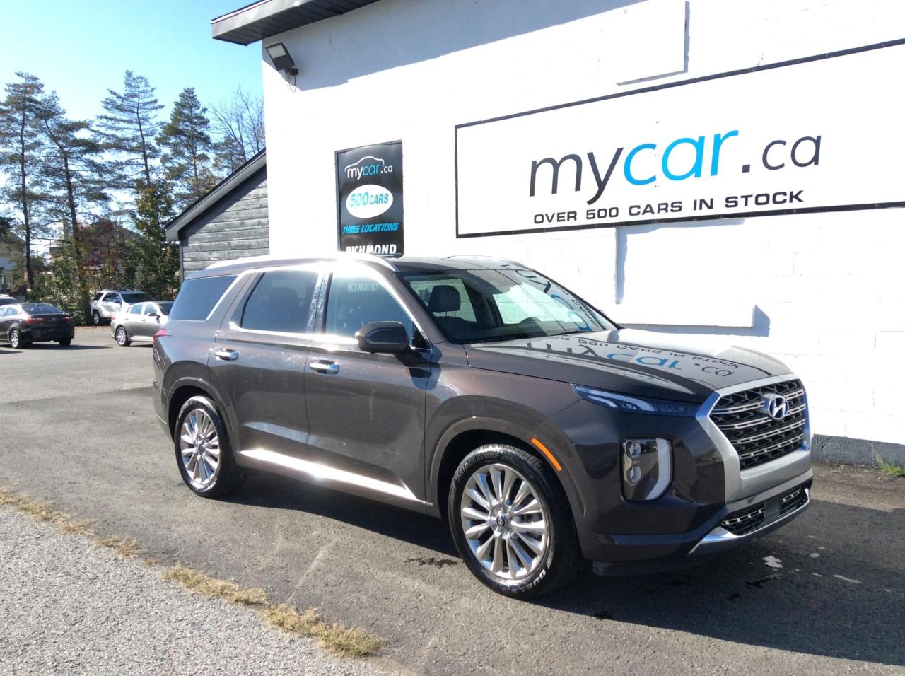 ULTIMATE IN LUXURY, LOADED WITH OPTIONS!! LEATHER. NAV. SUNROOF. HEATED SEATS. BACKUP CAM. WOW !! LOW MILEAGE !! NO FEES(plus applicable taxes)LOWEST PRICE GUARANTEED! 4 LOCATIONS TO SERVE YOU! OTTAWA 1-888-416-2199! KINGSTON 1-888-508-3494! NORTHBAY 1-888-282-3560! CORNWALL 1-888-365-4292! WWW.MYCAR.CA!