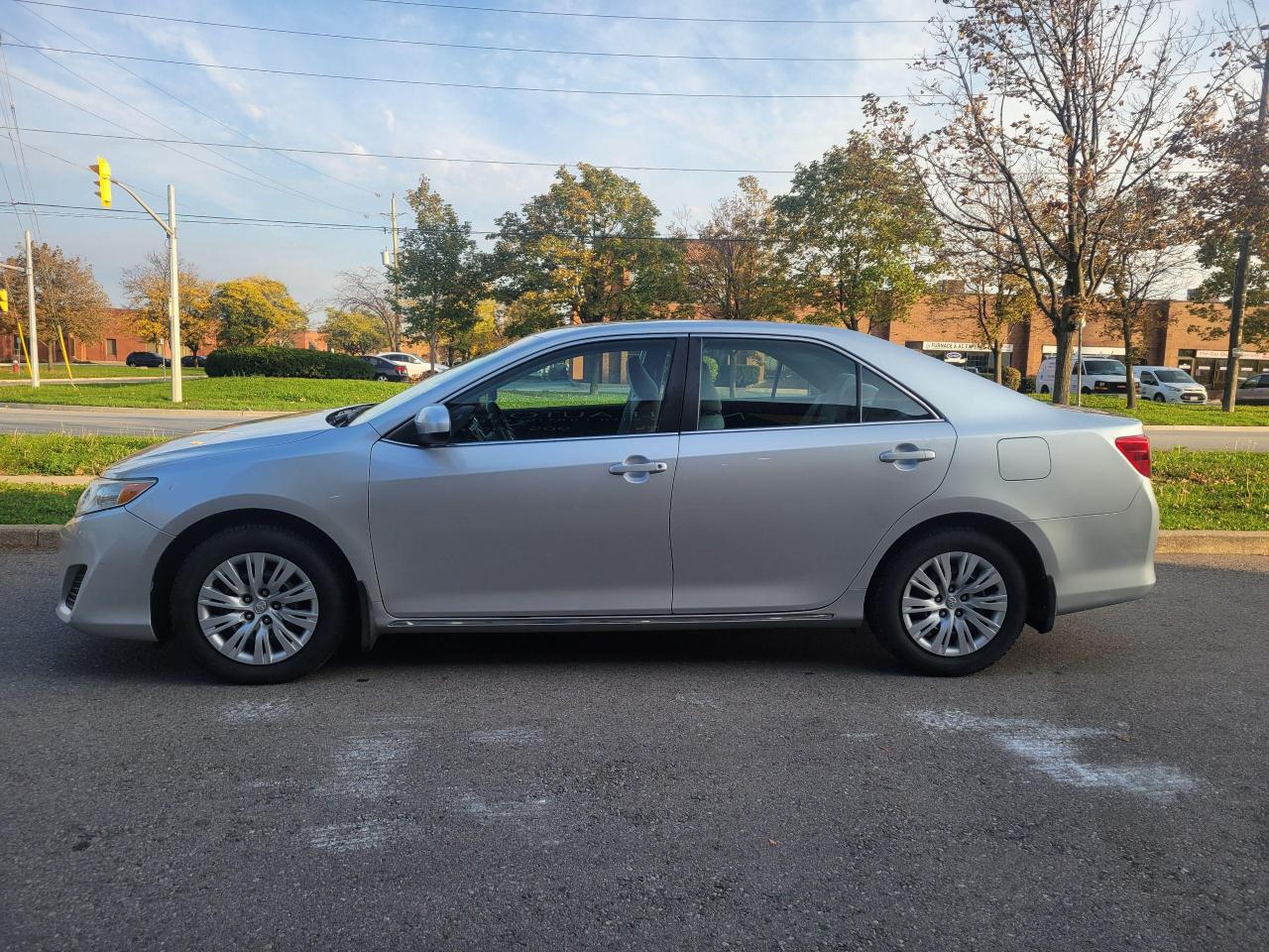 2013 Toyota Camry LE Photo2