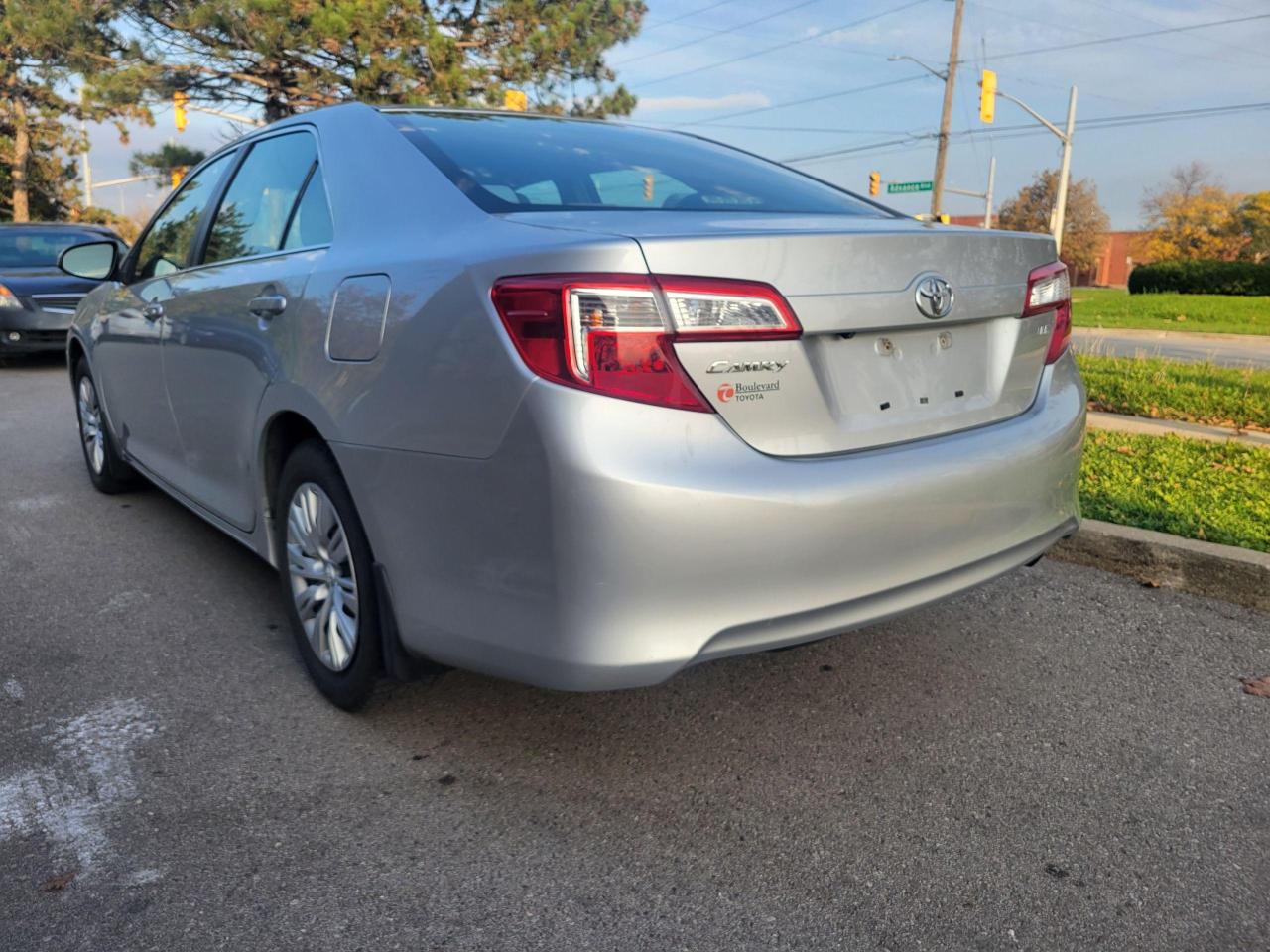 2013 Toyota Camry LE Photo3
