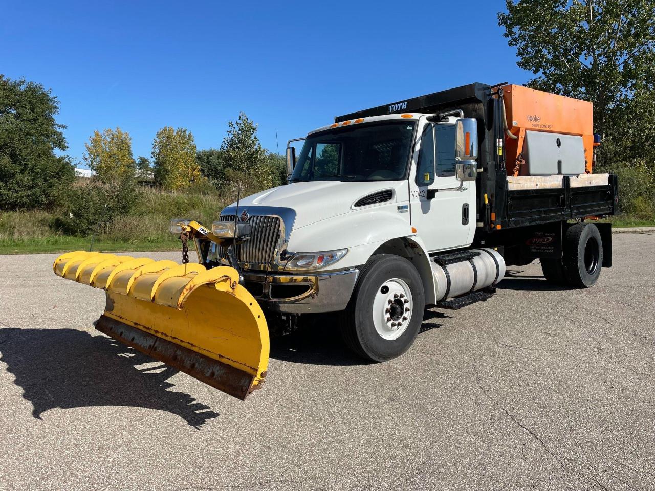 2013 International 4300 HYDRAULIC BRAKE DUMP SANDER PLOW TRUCK - Photo #1