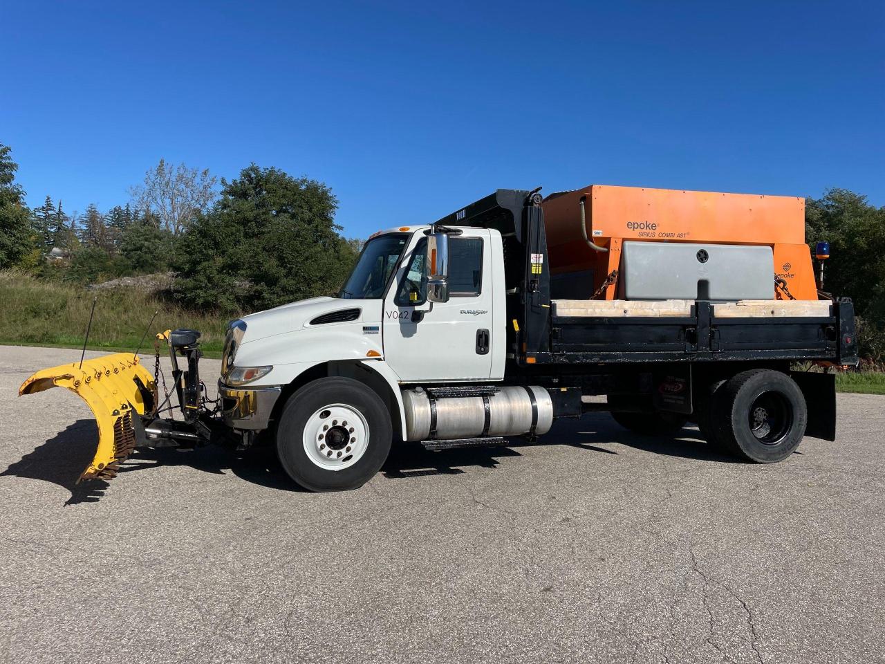 2013 International 4300 HYDRAULIC BRAKE DUMP SANDER PLOW TRUCK - Photo #2