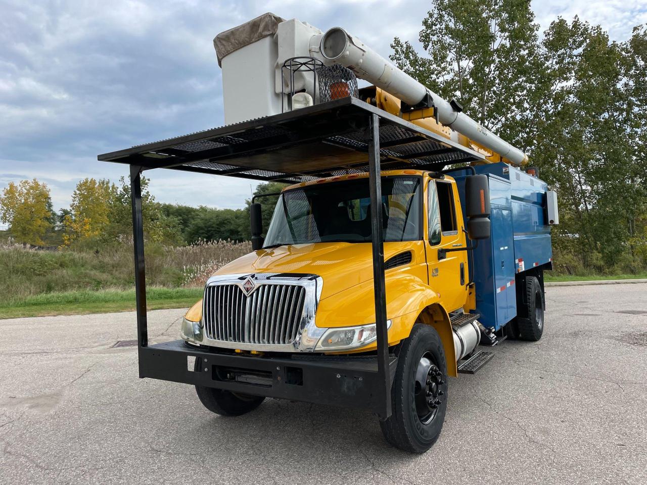 2007 International 4200 CHIPPER BUCKET TRUCK WITH ALTEC LVR 55 - Photo #8