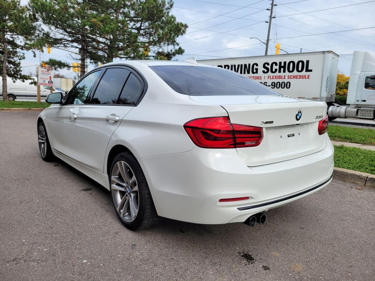 2018 BMW 3 Series 330i xDrive Photo3