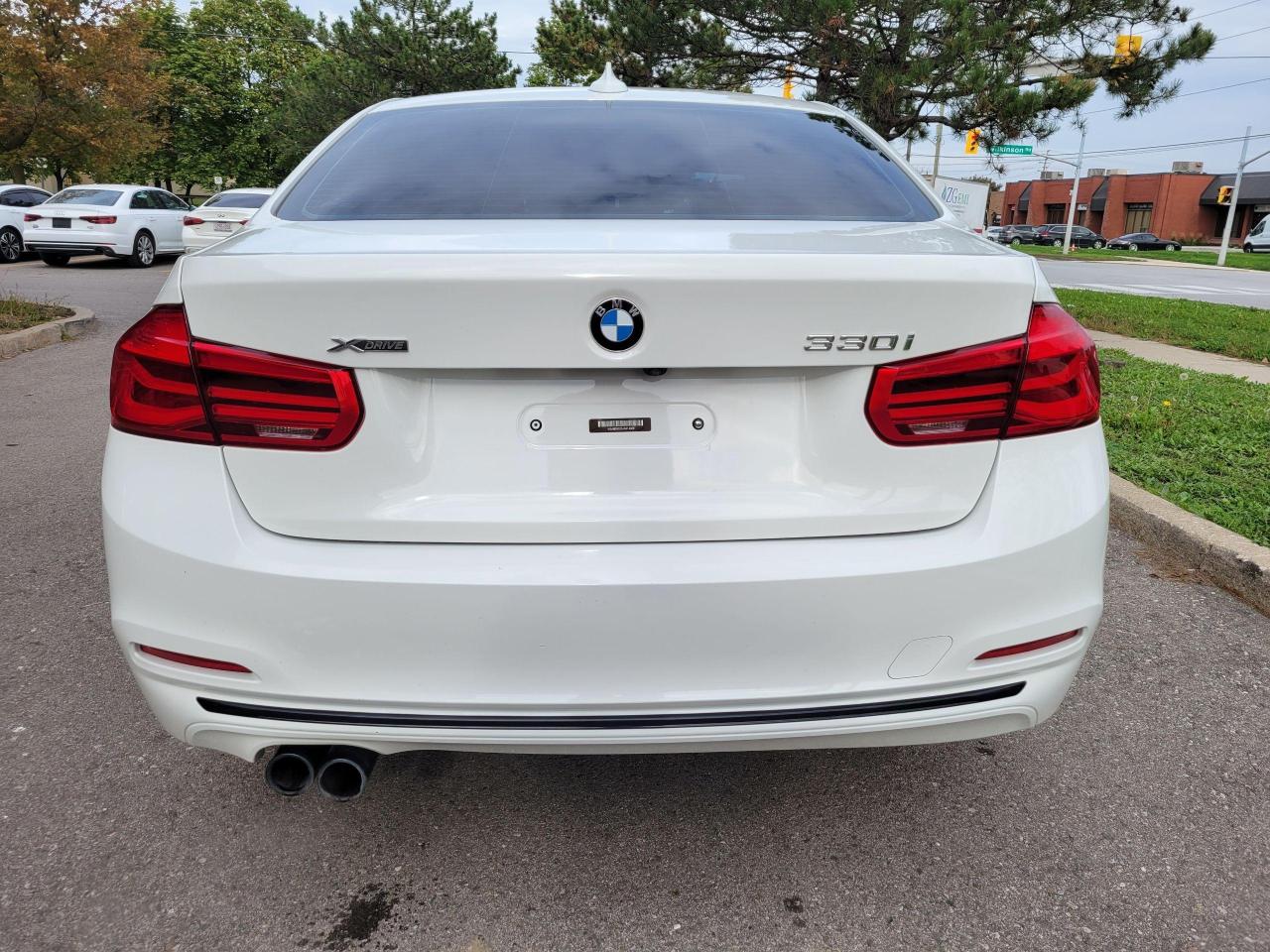 2018 BMW 3 Series 330i xDrive Photo4