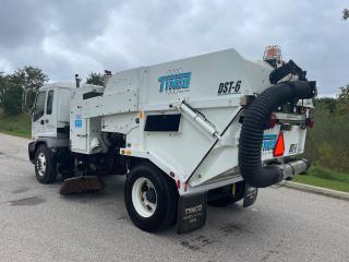 2009 GMC T7500 SWEEPER - Photo #3