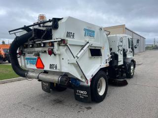 2009 GMC T7500 SWEEPER - Photo #5