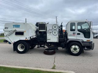 2009 GMC T7500 SWEEPER - Photo #7