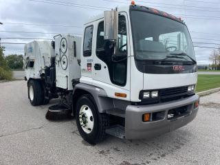 2009 GMC T7500 SWEEPER - Photo #14