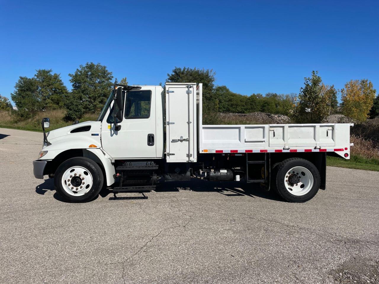 2015 International 4300 HYDRAULIC BRAKE DUMP TRUCK - Photo #2