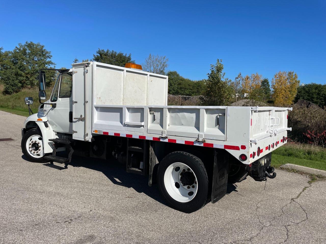 2015 International 4300 HYDRAULIC BRAKE DUMP TRUCK - Photo #3