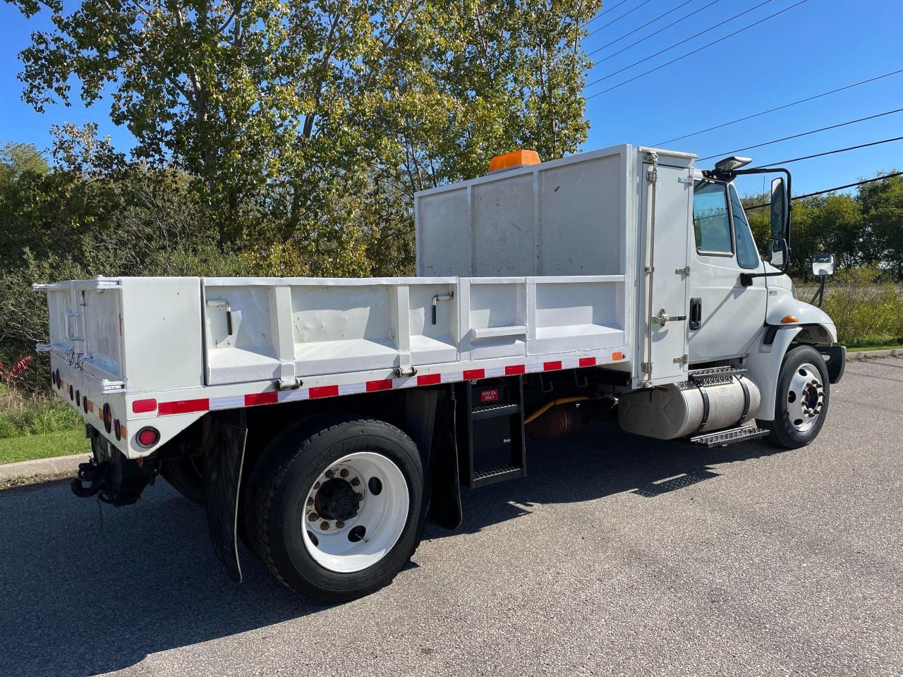 2015 International 4300 HYDRAULIC BRAKE DUMP TRUCK - Photo #6