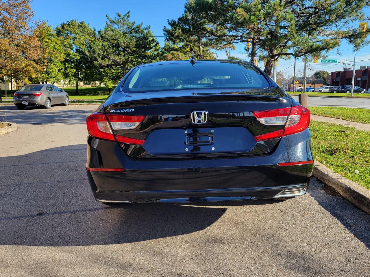 2018 Honda Accord LX Photo2