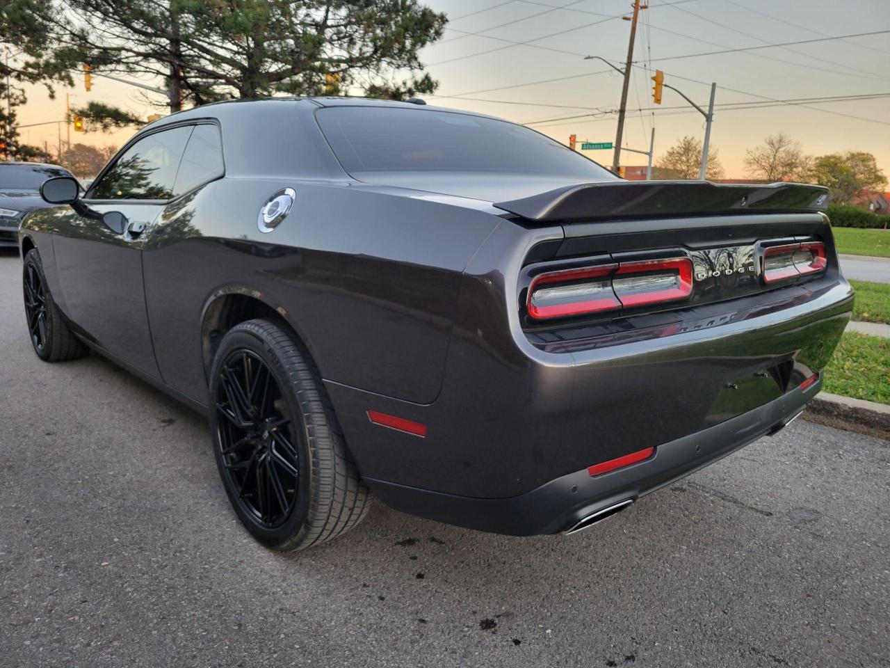 2019 Dodge Challenger SXT Photo3