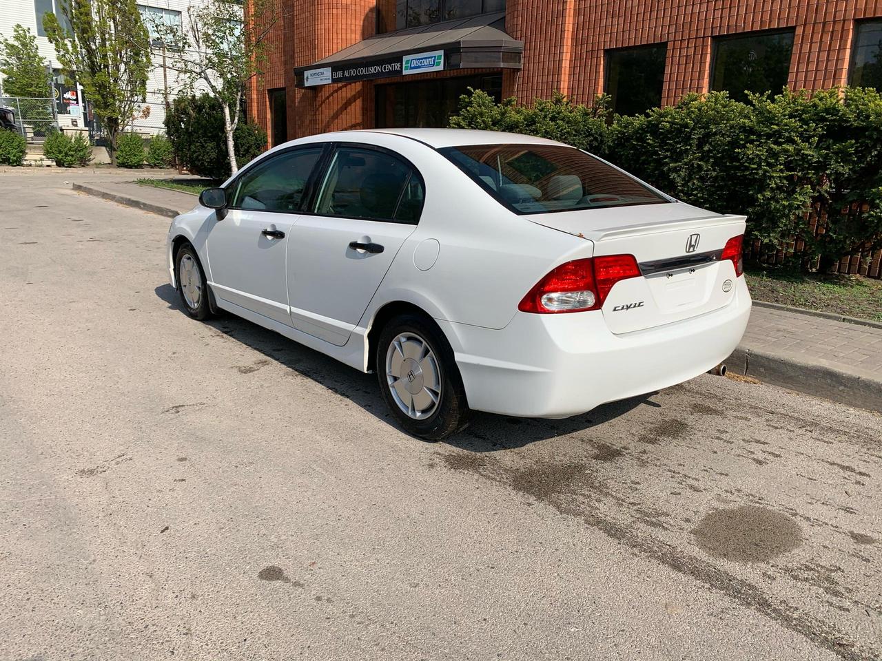 2011 Honda Civic DX-G Photo1