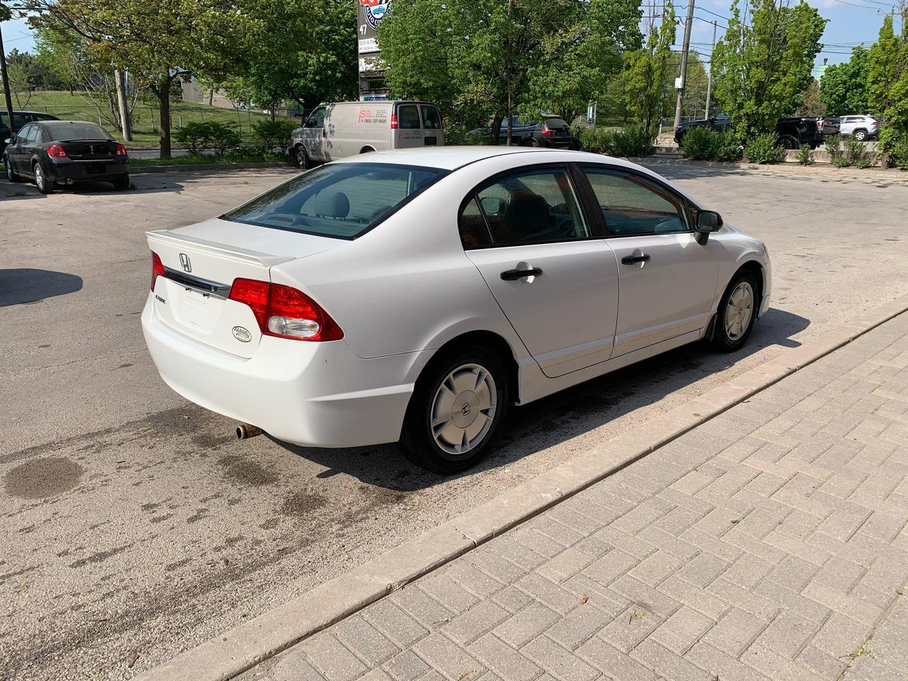2011 Honda Civic DX-G Photo2
