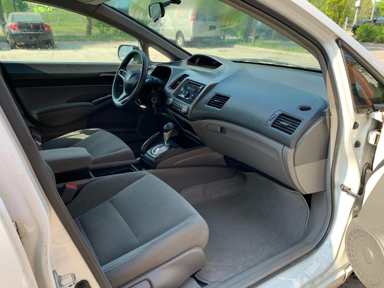 2011 Honda Civic DX-G Photo3