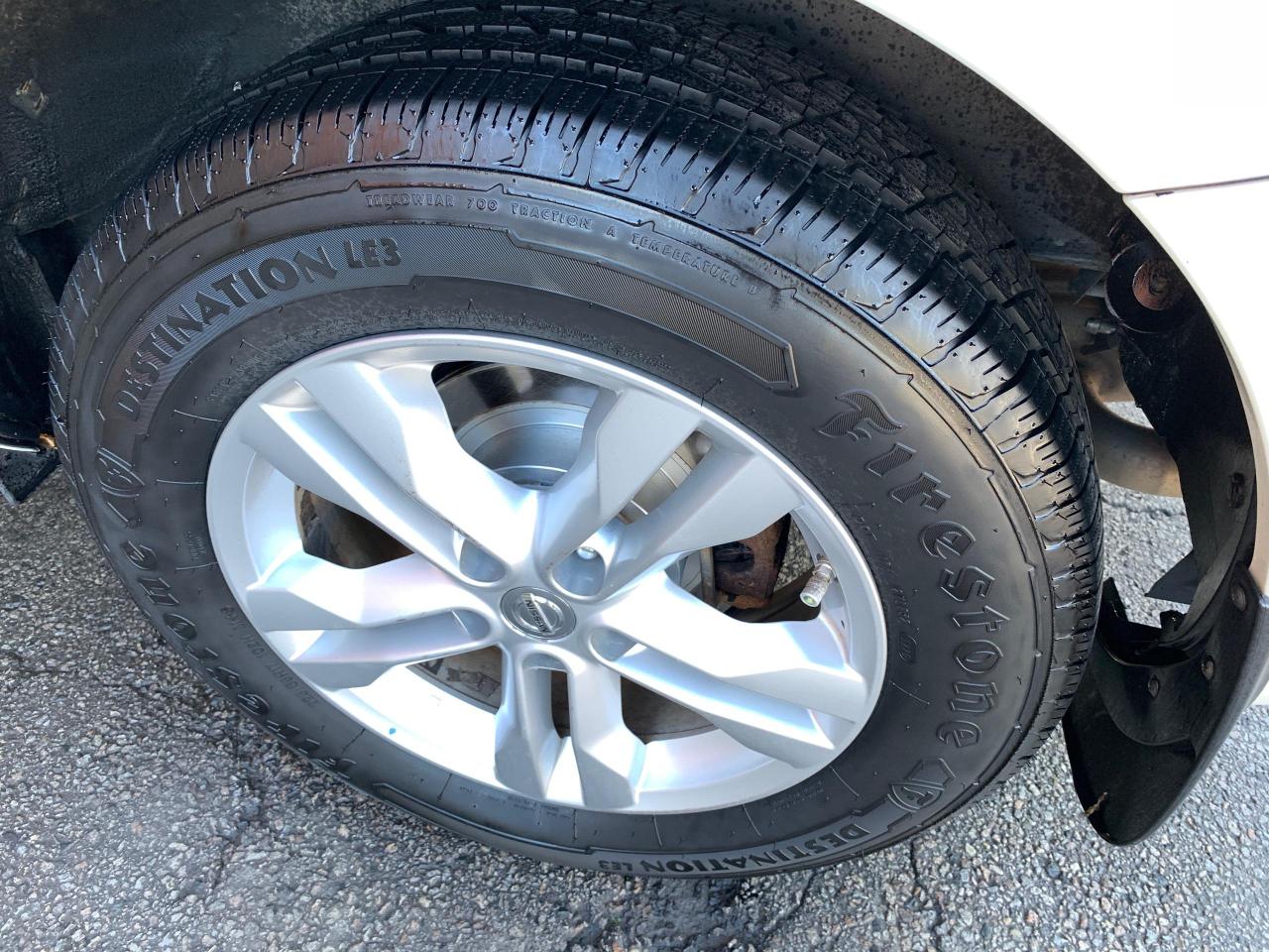 2012 Nissan Rogue SV Photo4