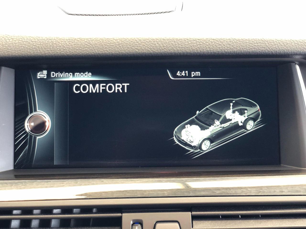 2015 BMW 5 Series 528i xDrive+GPS+Camera+Roof+CLEAN CARFAX - Photo #29