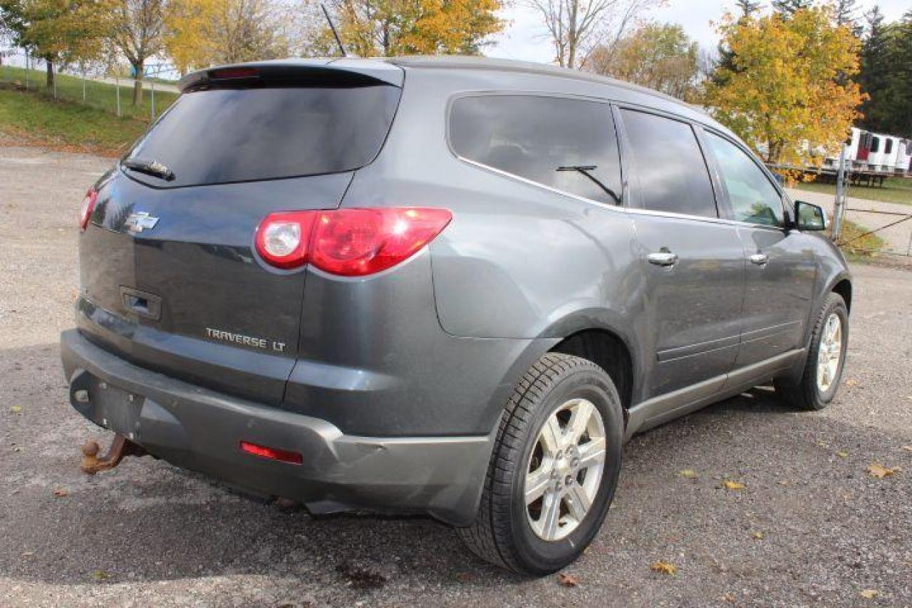 2010 Chevrolet Traverse 1LT Photo2