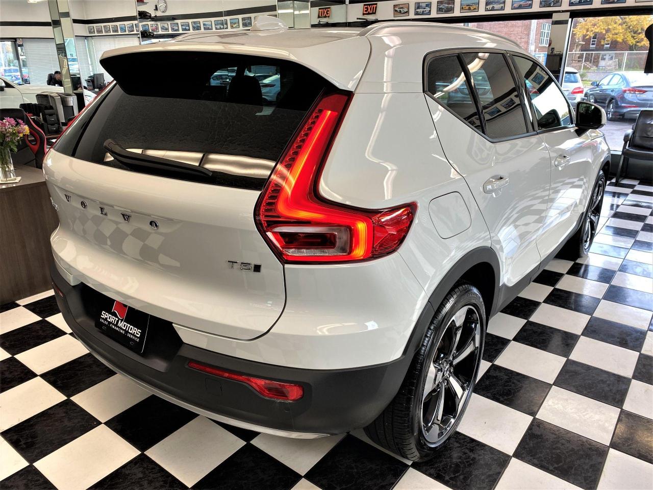 2020 Volvo XC40 Momentum+Red Leather+Lane Keep+CLEAN CARFAX - Photo #4