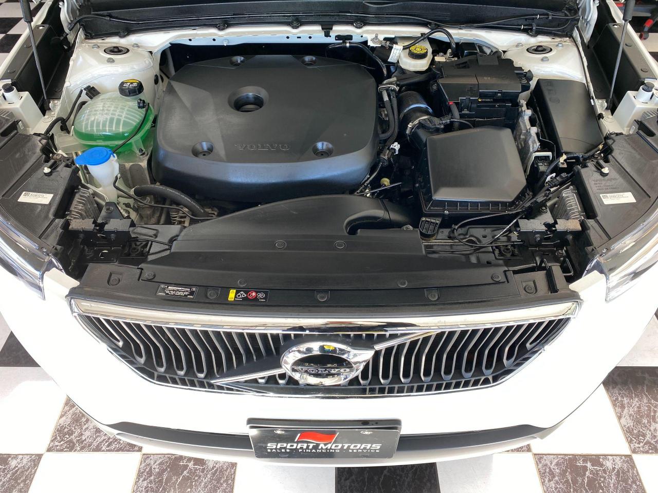 2020 Volvo XC40 Momentum+Red Leather+Lane Keep+CLEAN CARFAX - Photo #7