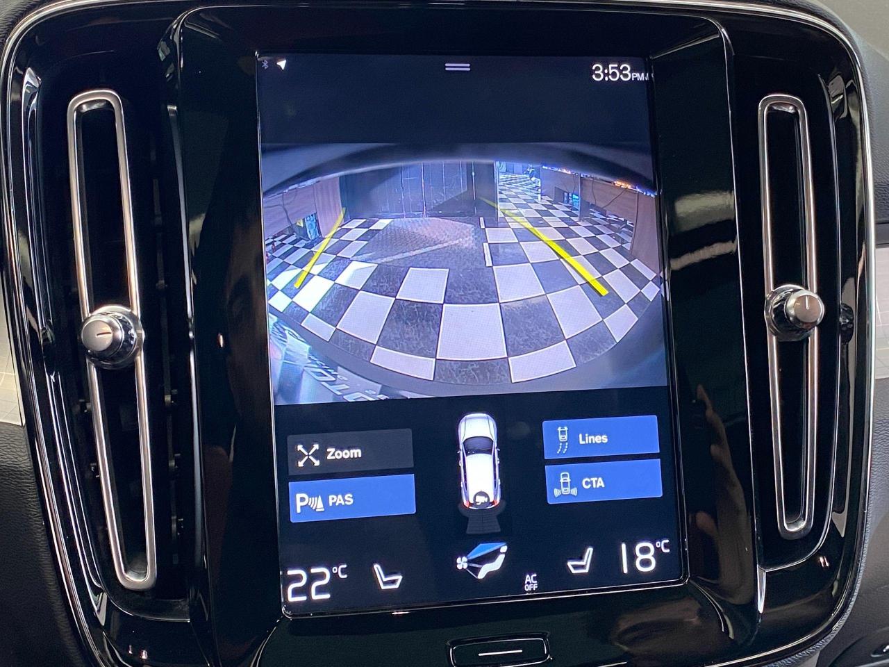 2020 Volvo XC40 Momentum+Red Leather+Lane Keep+CLEAN CARFAX - Photo #11