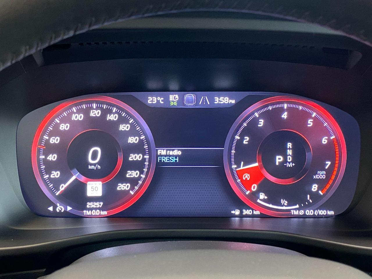 2020 Volvo XC40 Momentum+Red Leather+Lane Keep+CLEAN CARFAX - Photo #17
