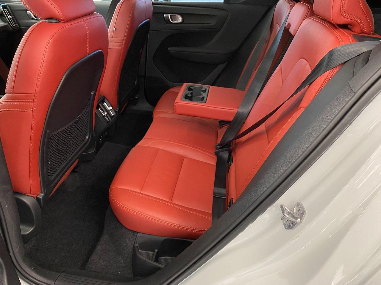 2020 Volvo XC40 Momentum+Red Leather+Lane Keep+CLEAN CARFAX - Photo #24