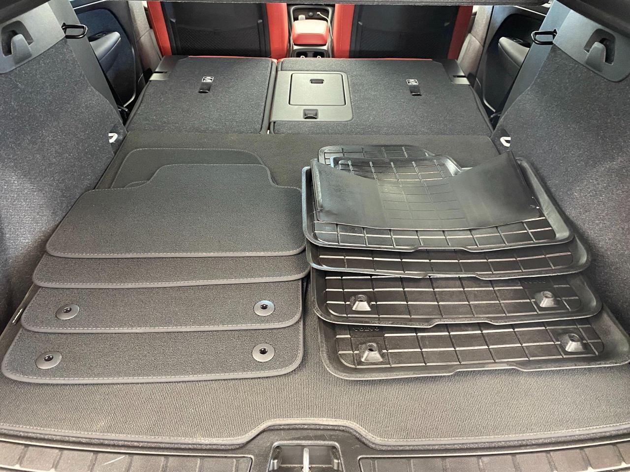 2020 Volvo XC40 Momentum+Red Leather+Lane Keep+CLEAN CARFAX - Photo #27