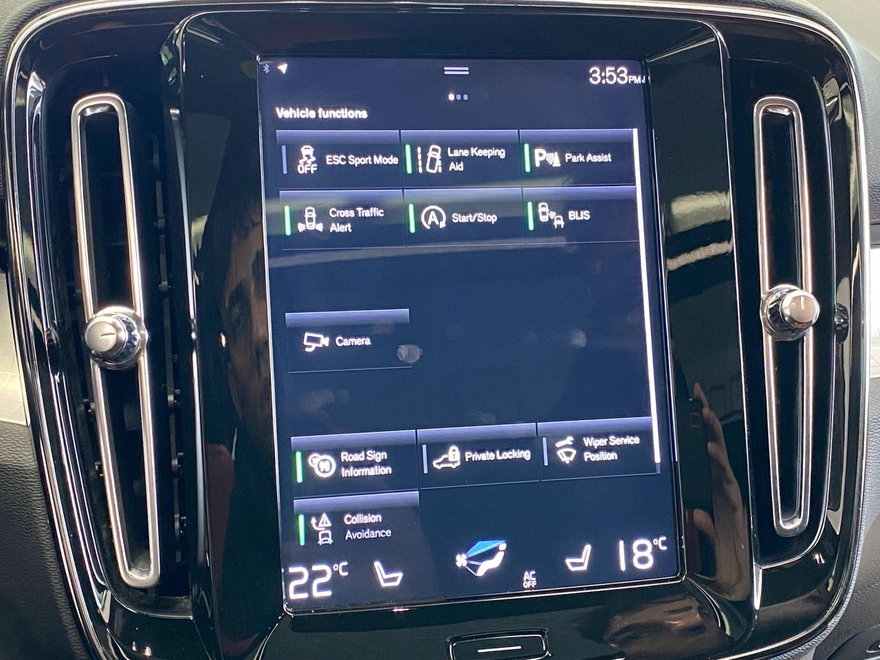 2020 Volvo XC40 Momentum+Red Leather+Lane Keep+CLEAN CARFAX - Photo #34