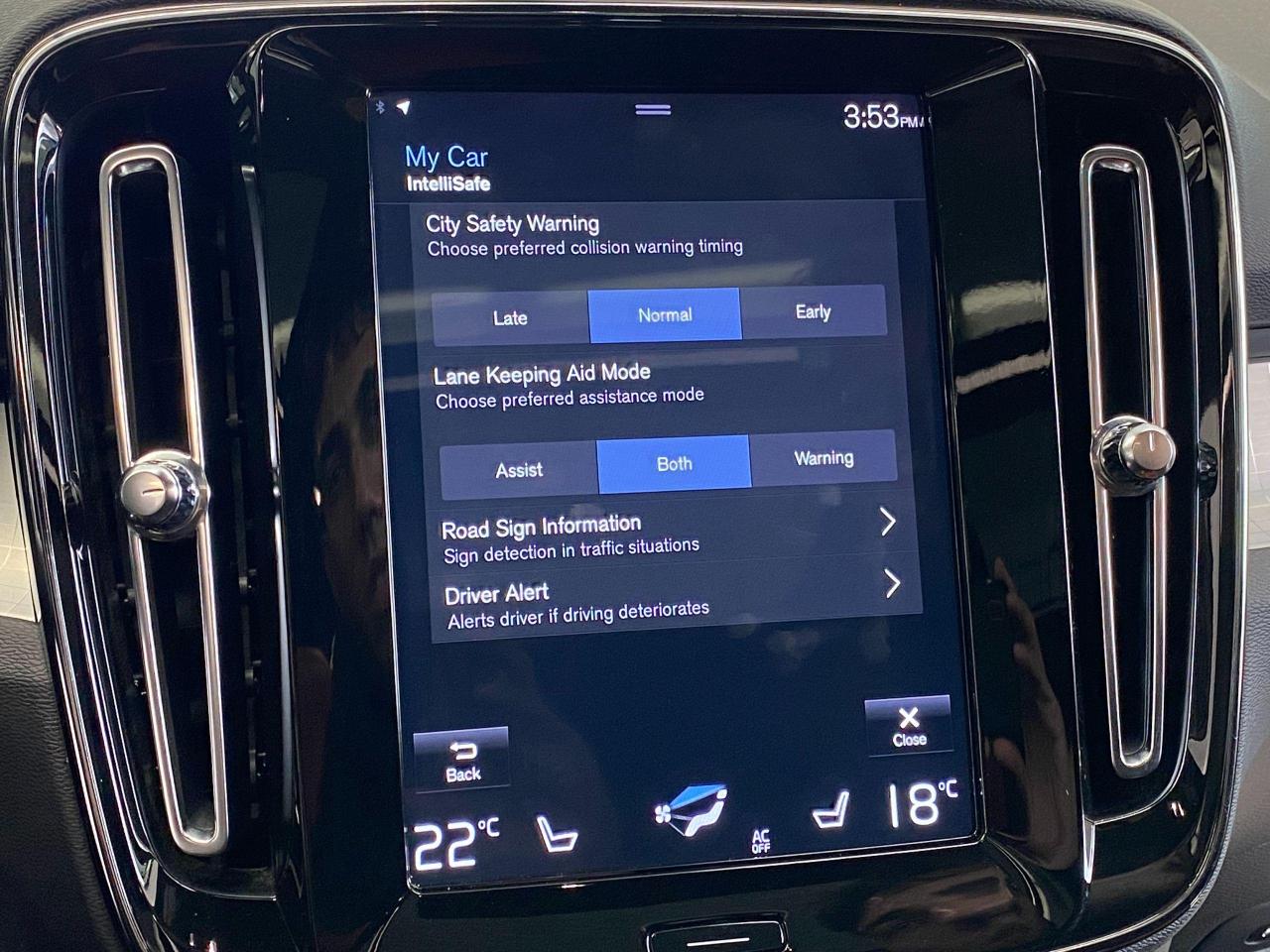 2020 Volvo XC40 Momentum+Red Leather+Lane Keep+CLEAN CARFAX - Photo #36