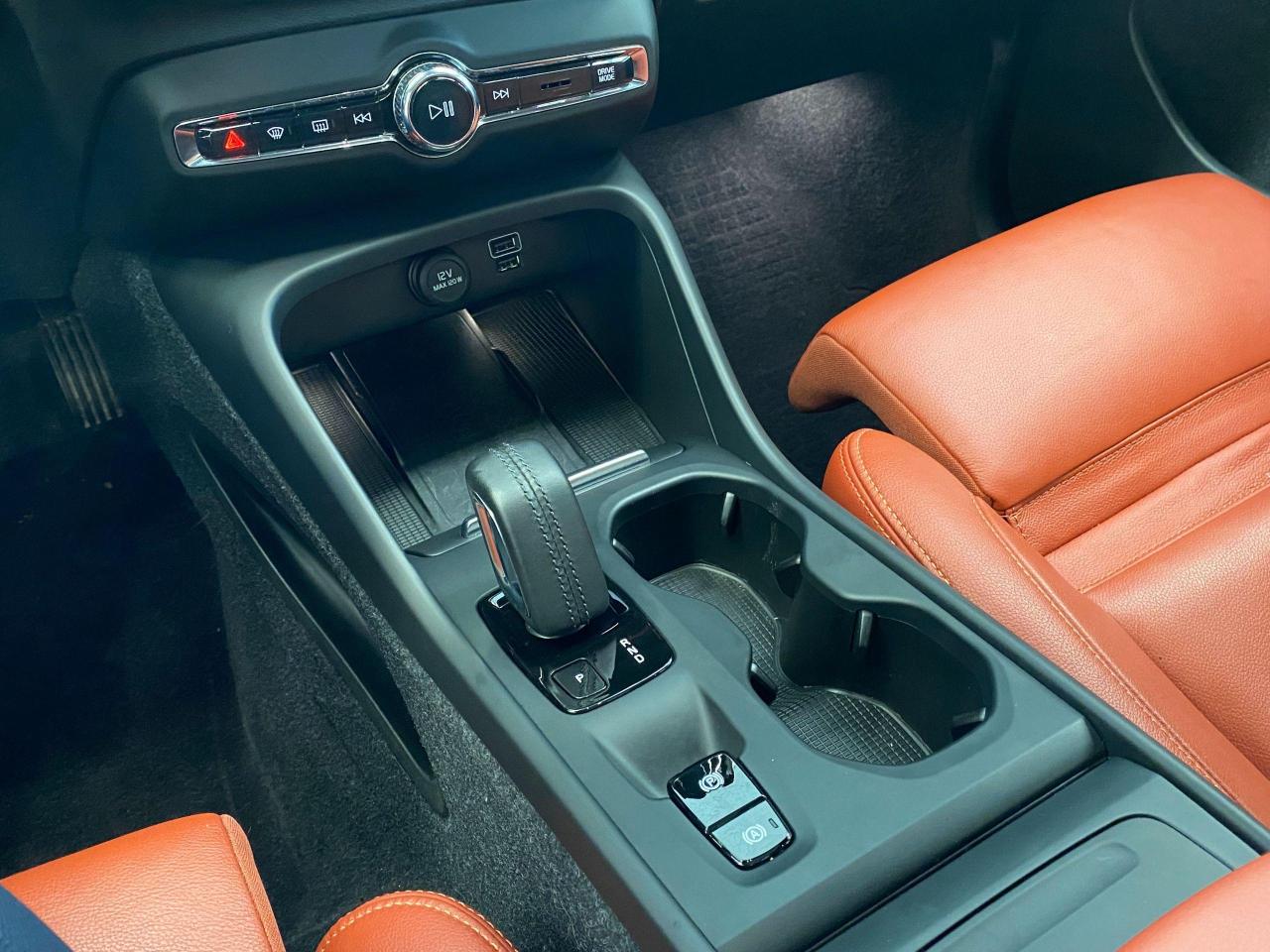 2020 Volvo XC40 Momentum+Red Leather+Lane Keep+CLEAN CARFAX - Photo #44