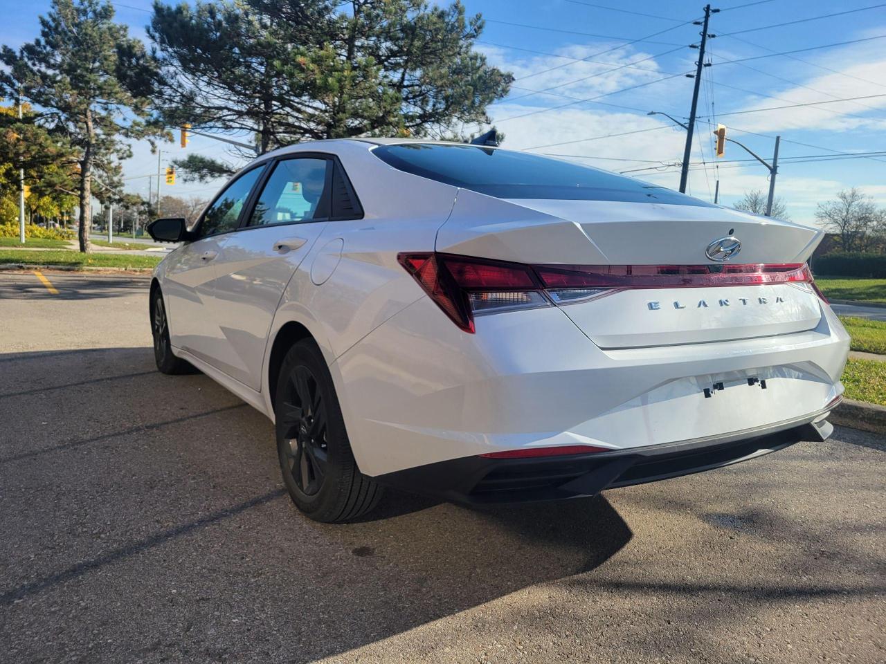 2021 Hyundai Elantra Preferred Photo2