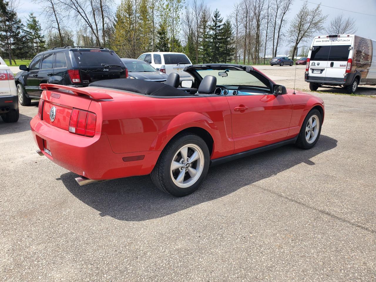 2006 Ford Mustang Convertible Photo2